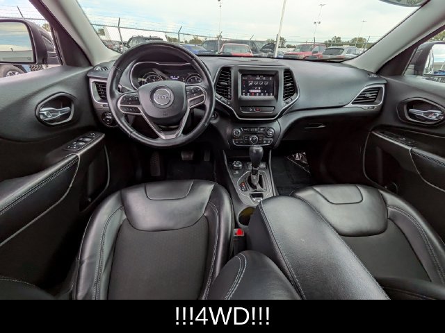Used 2019 Jeep Cherokee Latitude Plus w/ Cold Weather Group AWD/4WD image 12