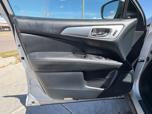 Used 2019 Nissan Pathfinder SL AWD/4WD image 10