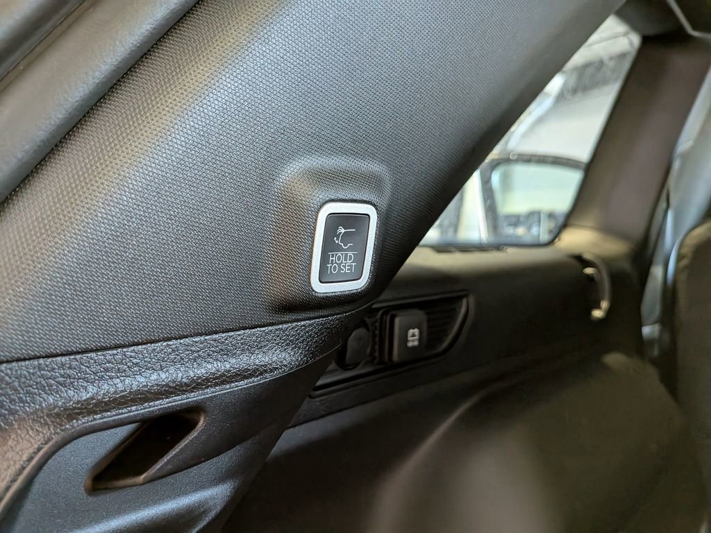 New 2025 Jeep Grand Cherokee Limited w/ Luxury Tech Group II image 10