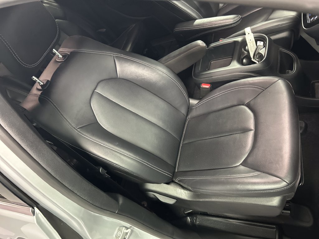 Used 2026 Chrysler Pacifica Select FWD image 26