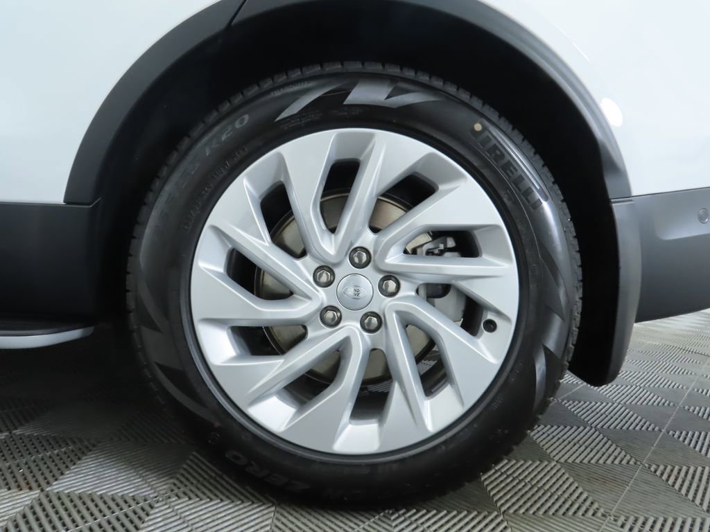 Used 2025 Land Rover Discovery S image 32