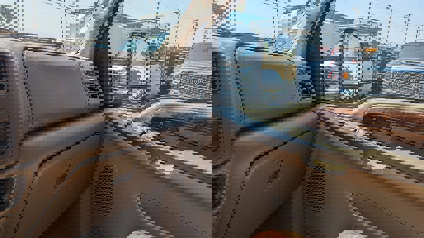 Used 2000 Ford F350 XL image 12