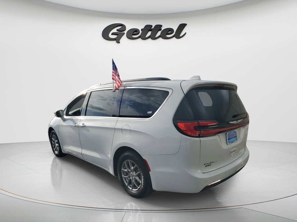 Used 2021 Chrysler Pacifica Touring image 4