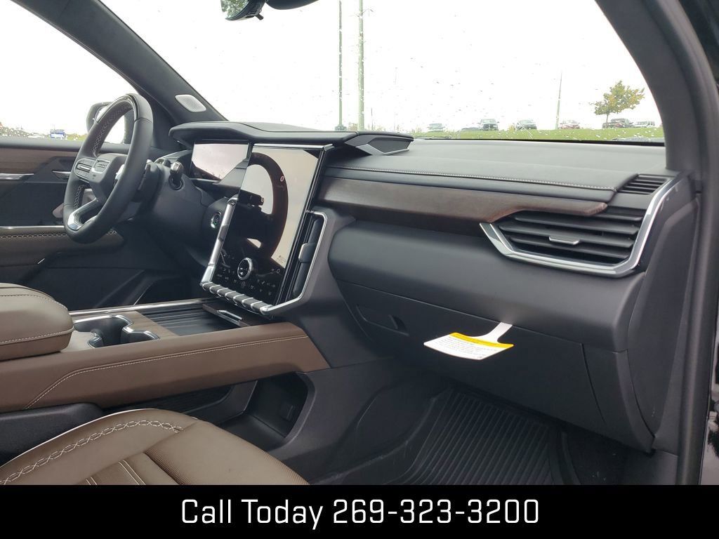 New 2026 GMC Acadia Denali Ultimate w/ LPO, Floor Liner Package image 33