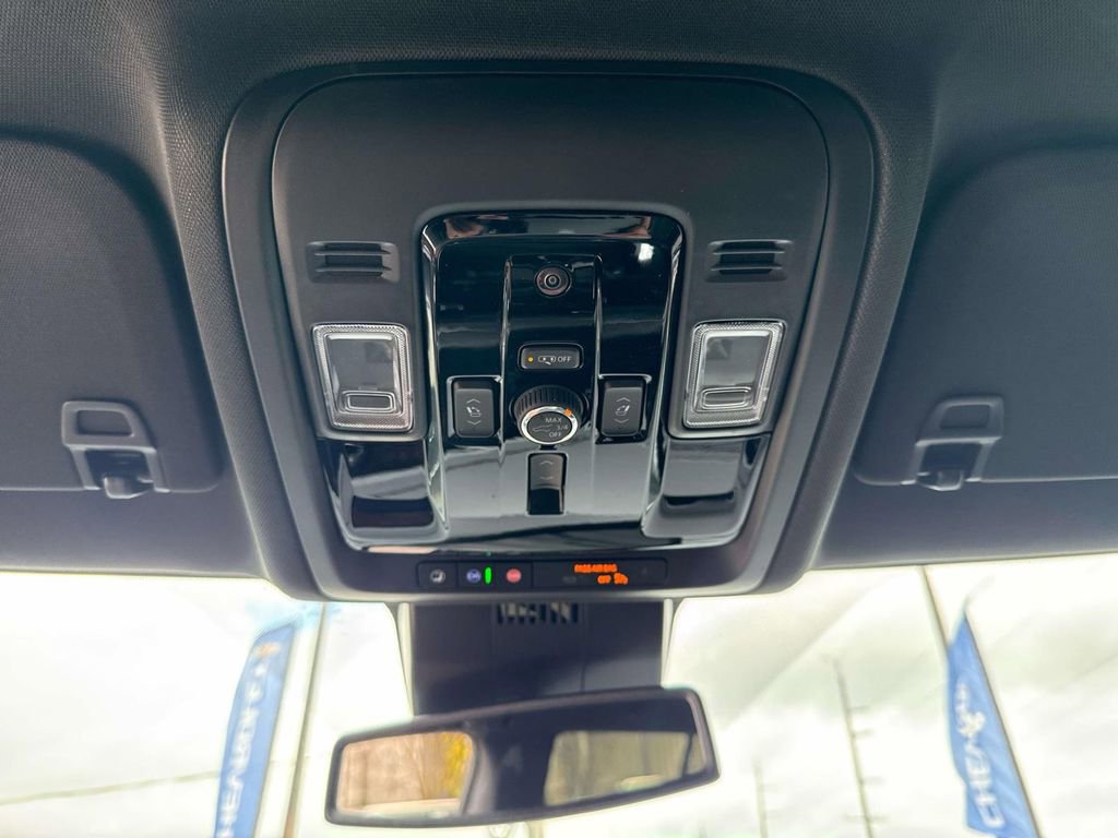 New 2026 Chevrolet Suburban Premier image 27