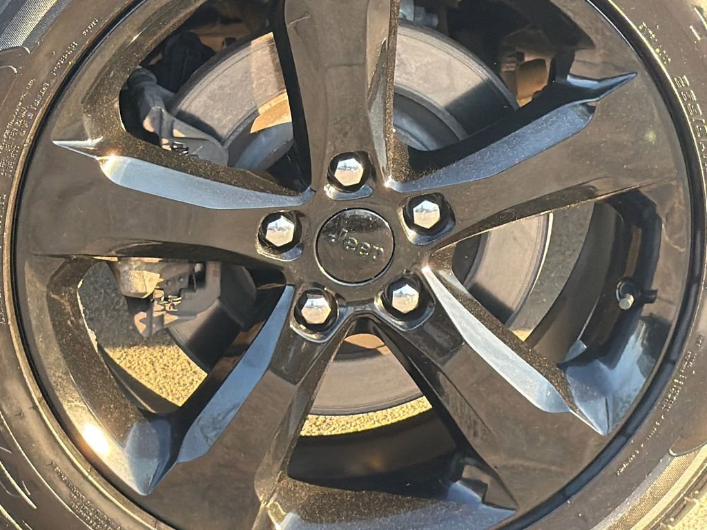 Used 2022 Jeep Grand Cherokee L Limited w/ Black Appearance Package image 6