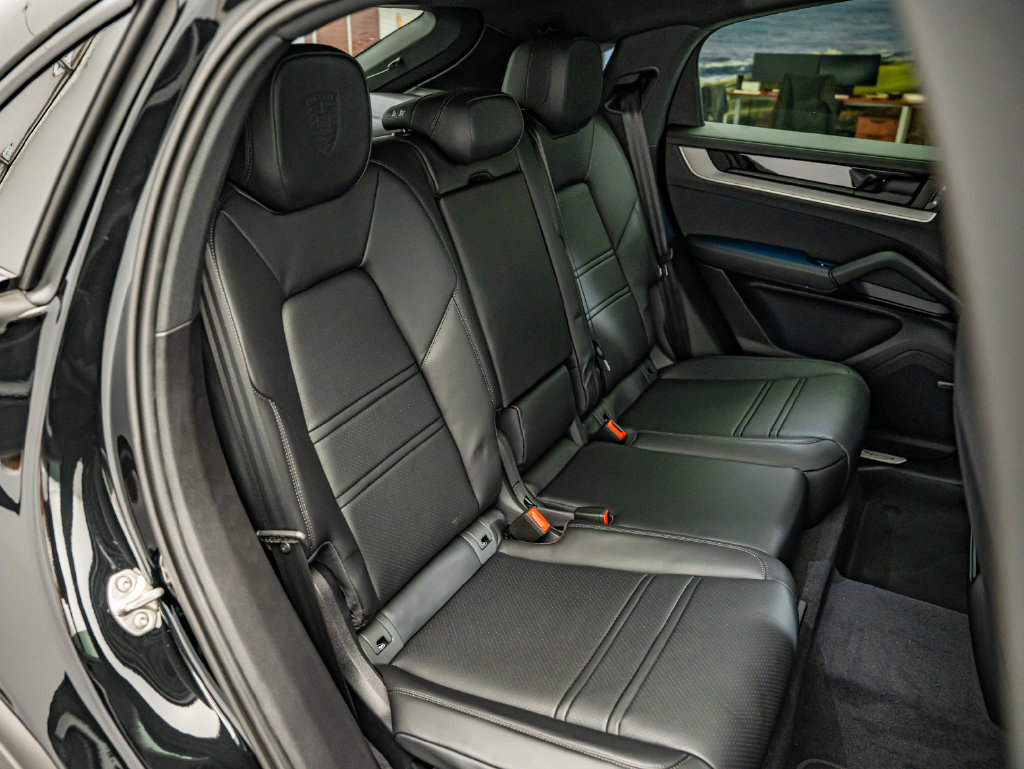 New 2026 Porsche Cayenne Coupe AWD/4WD image 43