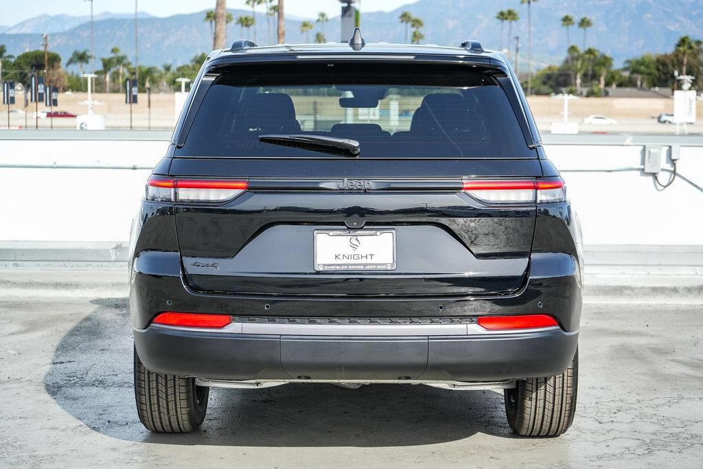 New 2026 Jeep Grand Cherokee Altitude AWD/4WD image 8