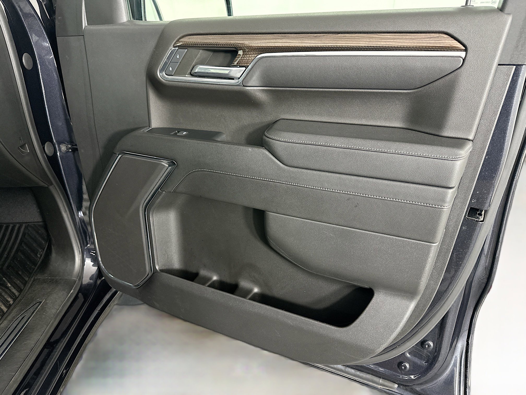 Used 2023 Chevrolet Silverado 1500 LT AWD/4WD image 30