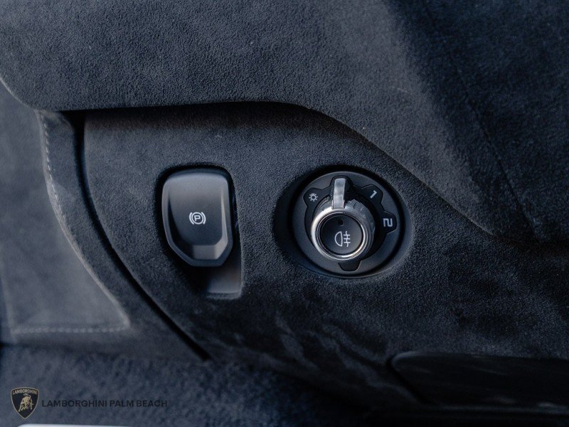 Used 2026 McLaren 750S RWD image 23