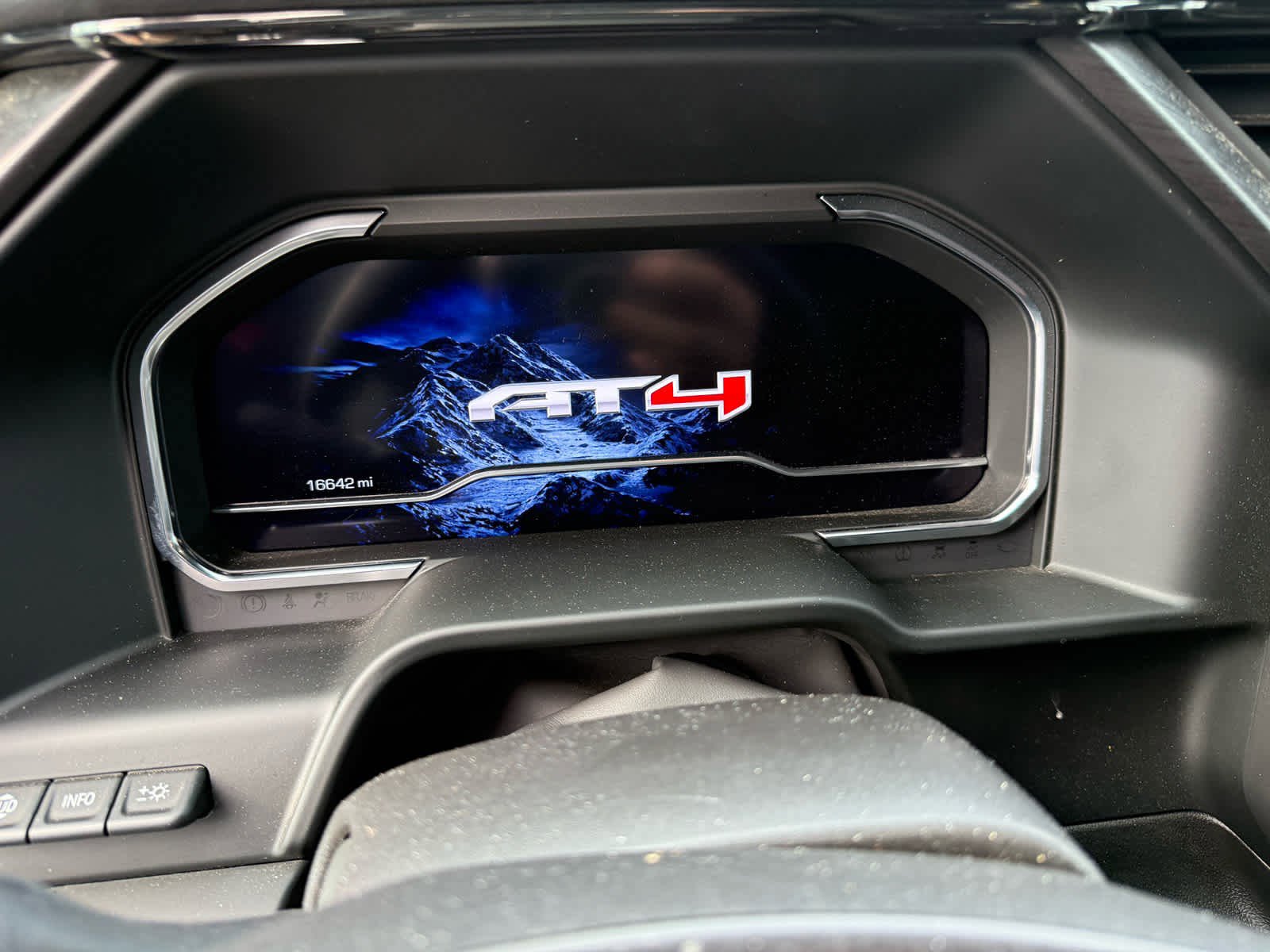 Used 2024 GMC Sierra 1500 AT4 w/ Technology Package image 9