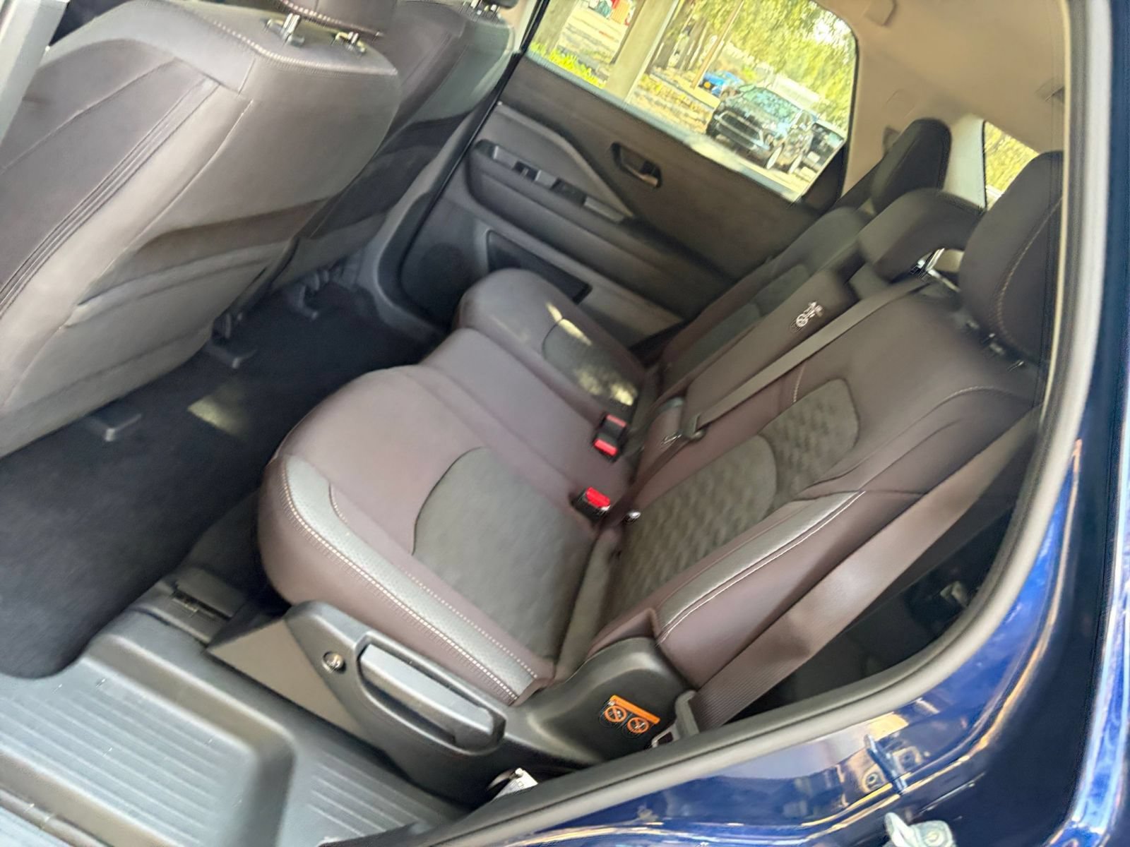 Used 2025 Nissan Pathfinder SV FWD image 41