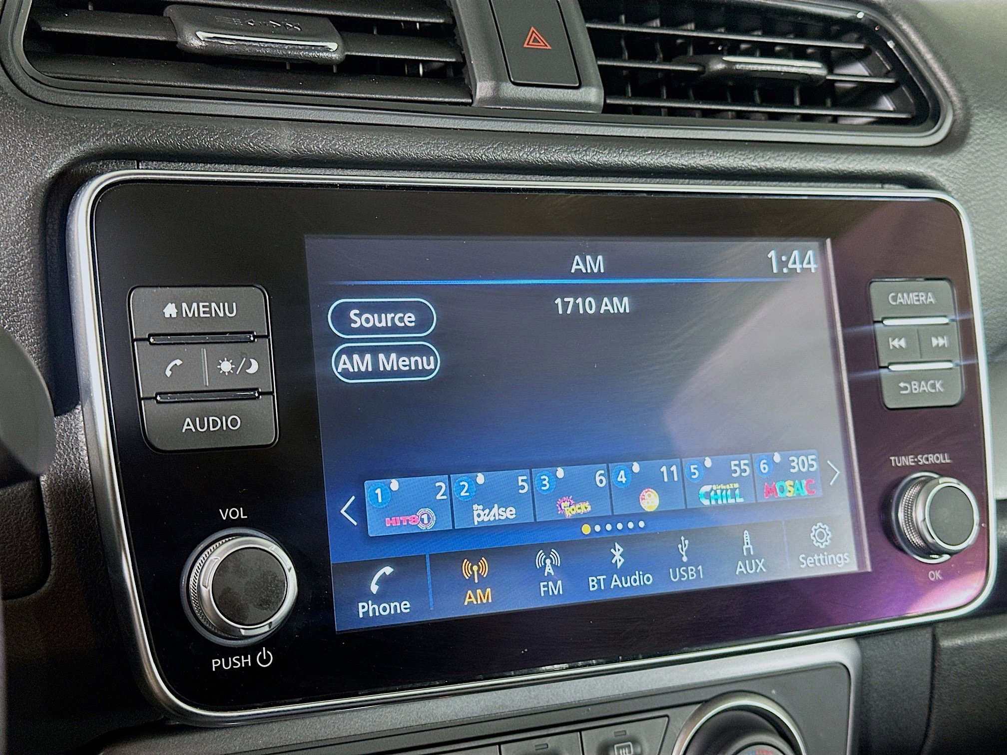 Used 2025 Nissan Leaf S image 21