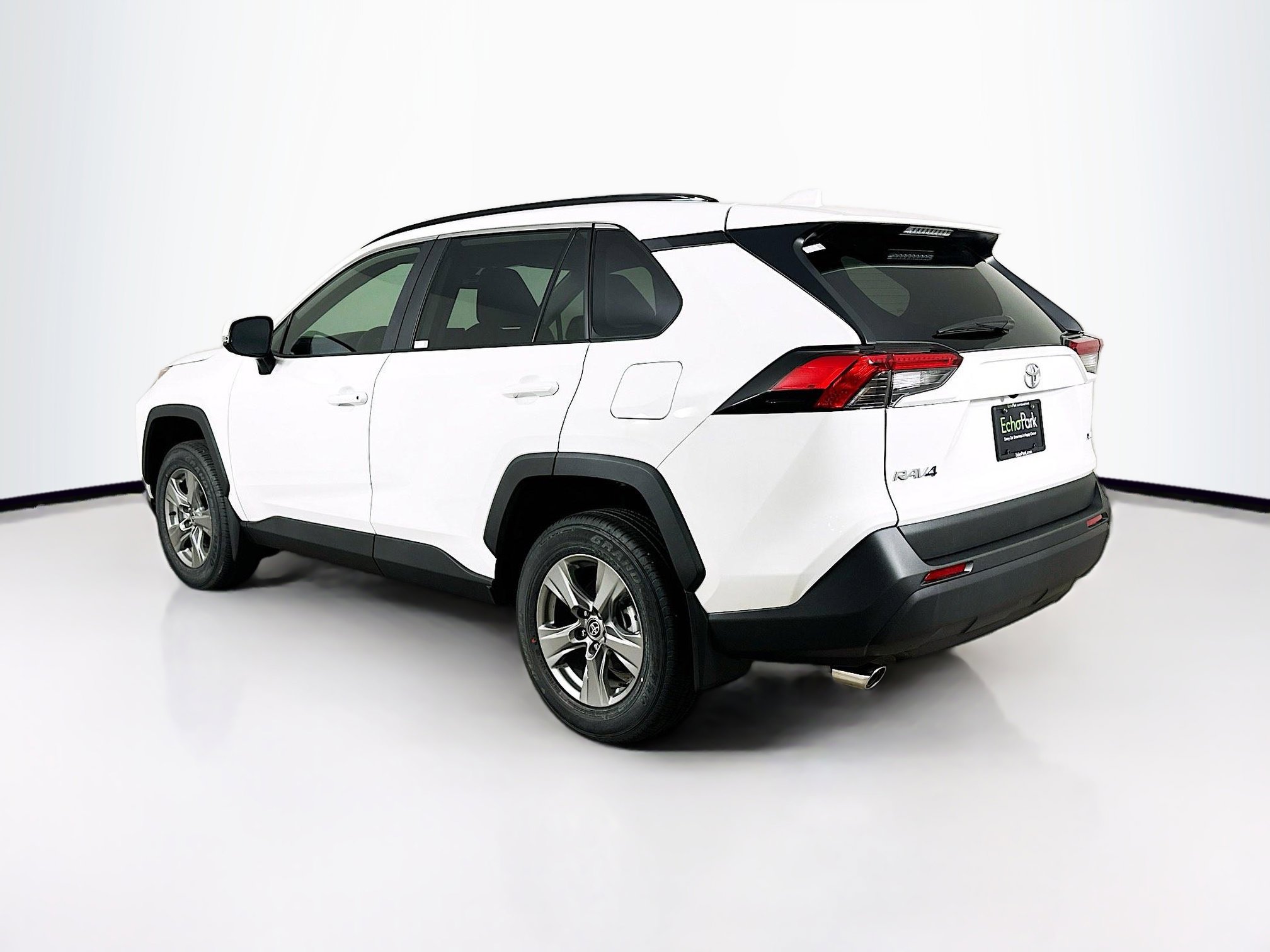 Used 2025 Toyota RAV4 XLE w/ Convenience Package image 5