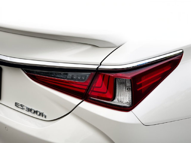 Used 2021 Lexus ES 300h w/ Premium Package FWD image 10