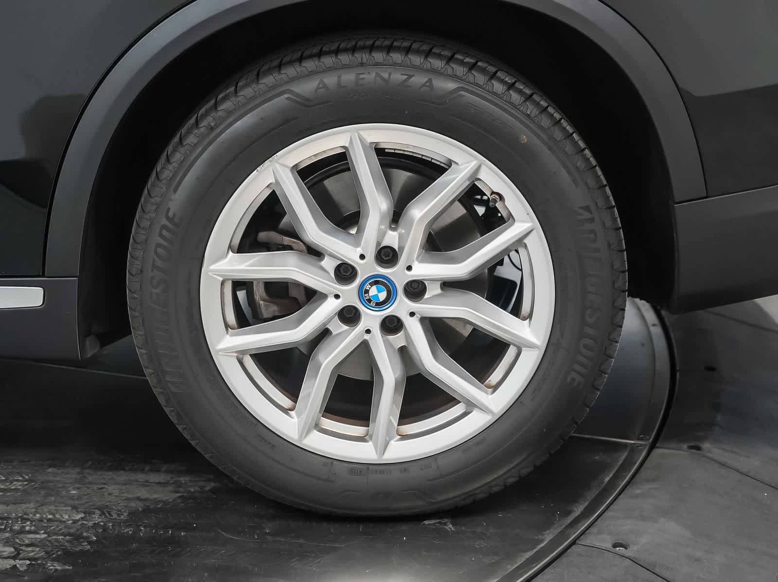 Used 2022 BMW X5 xDrive45e w/ Parking Assistance Package AWD/4WD image 14