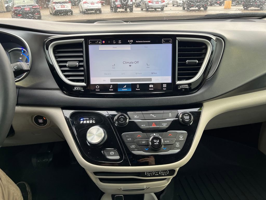 Used 2023 Chrysler Pacifica Touring-L image 24