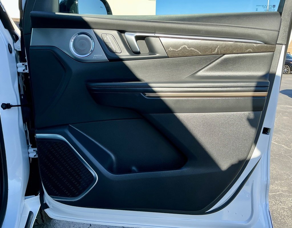 Used 2025 Buick Enclave Avenir w/ Super Cruise Package image 22