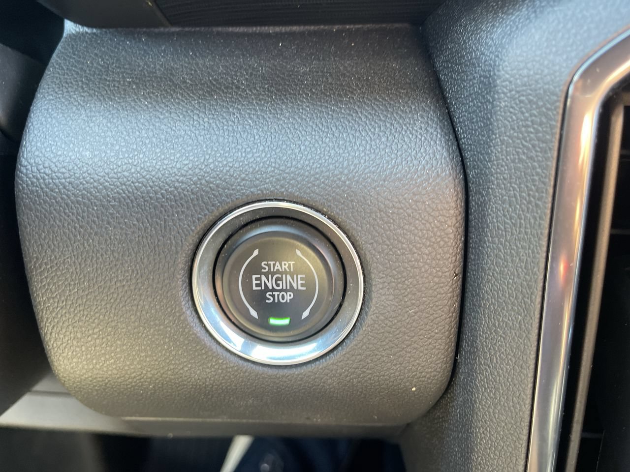 Certified 2026 GMC Acadia AT4 w/ Super Cruise Package AWD/4WD image 17