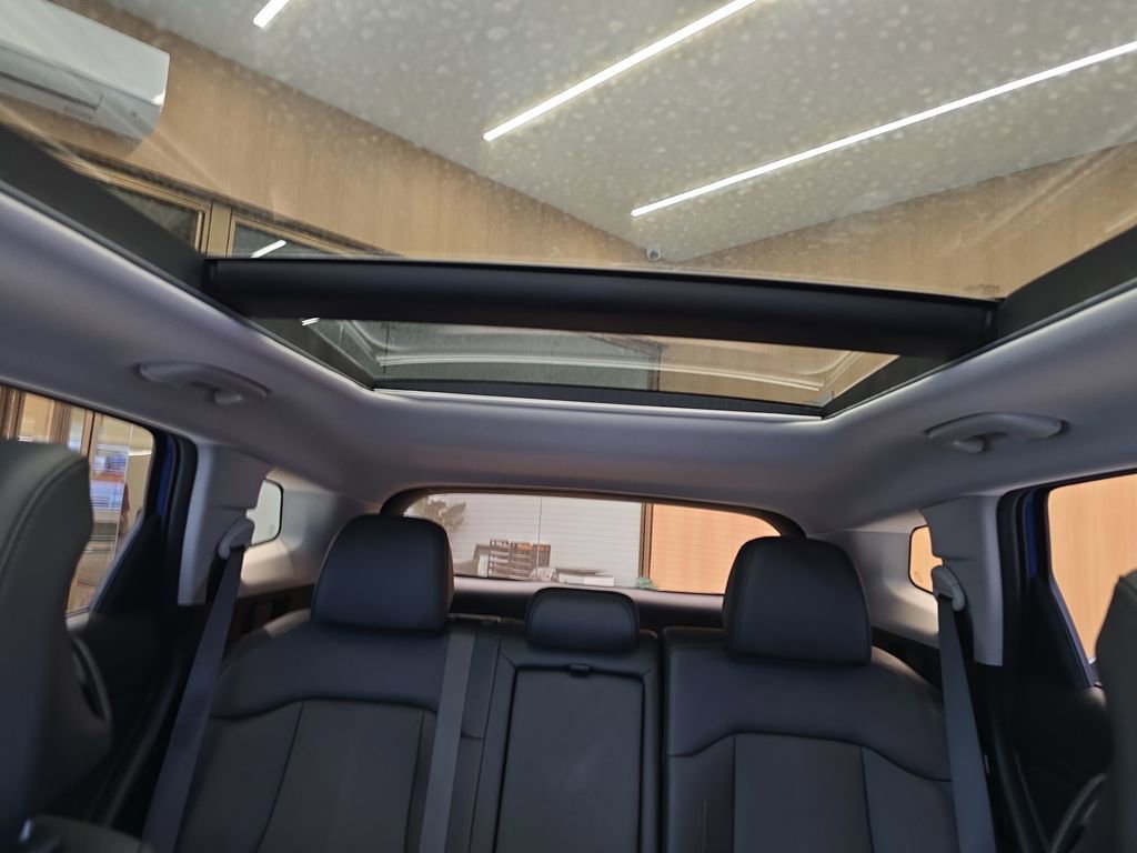 Certified 2026 Kia Sportage EX w/ EX Panorama Roof Package image 29