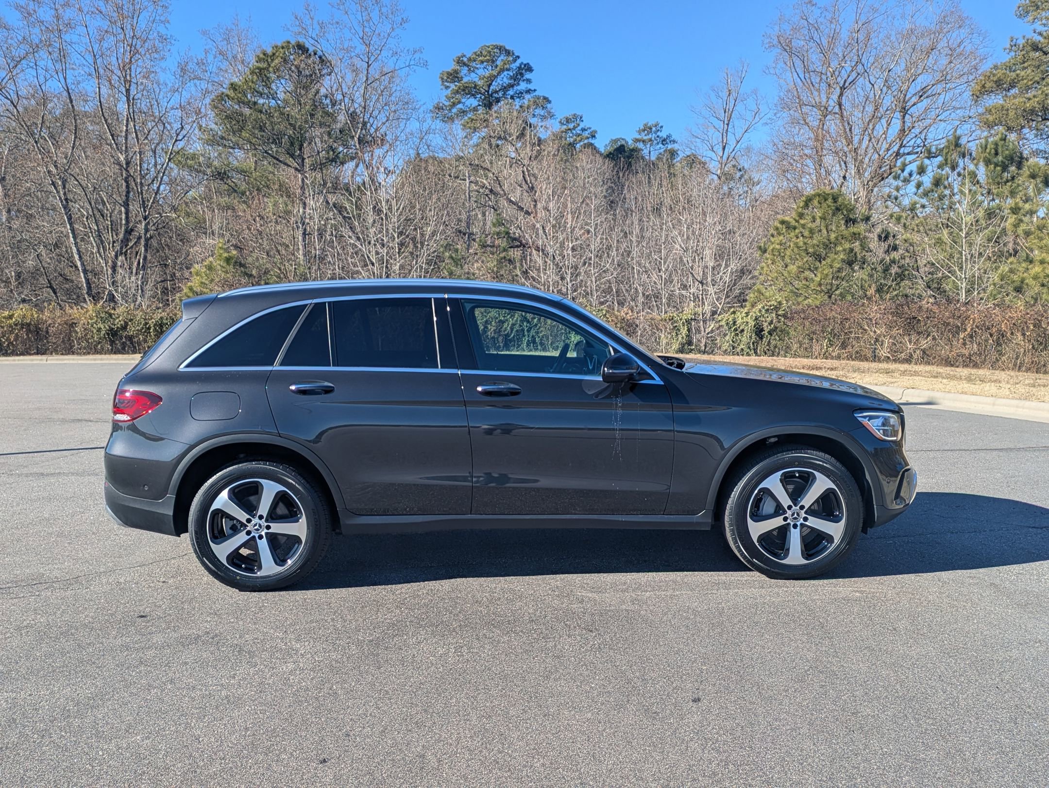 Used 2021 Mercedes-Benz GLC 300 4MATIC image 4