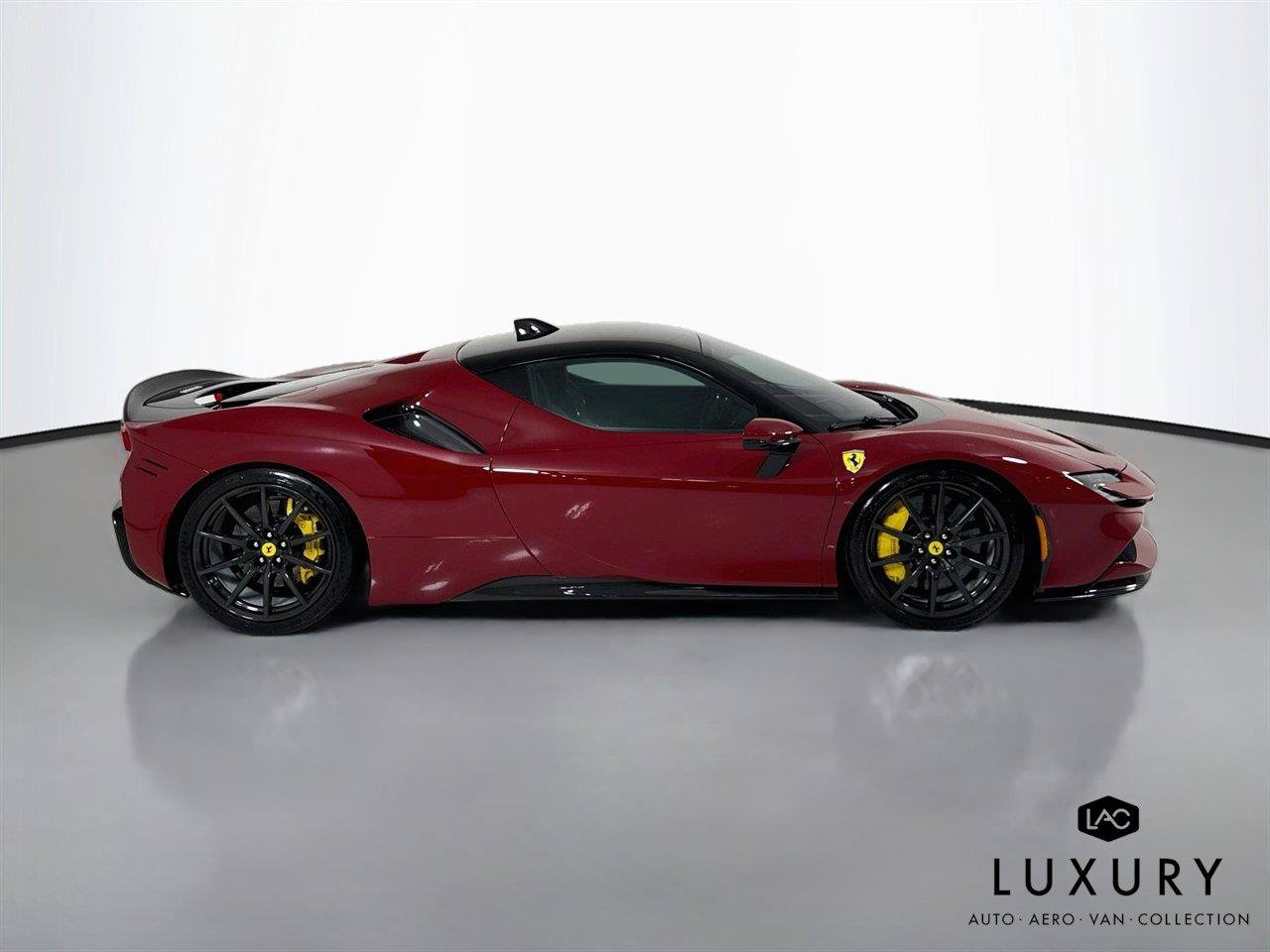 Used 2022 Ferrari SF90 Stradale AWD/4WD image 4