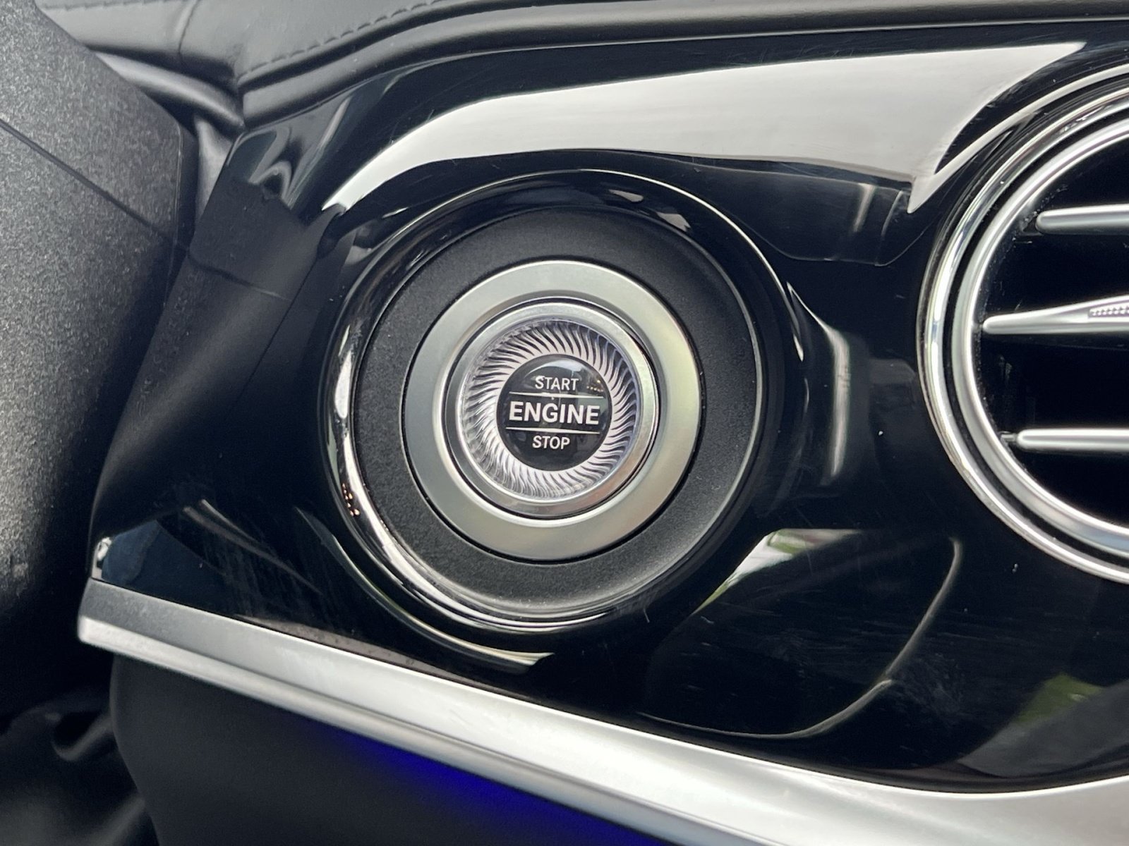 Used 2019 Mercedes-Benz S 560e image 39