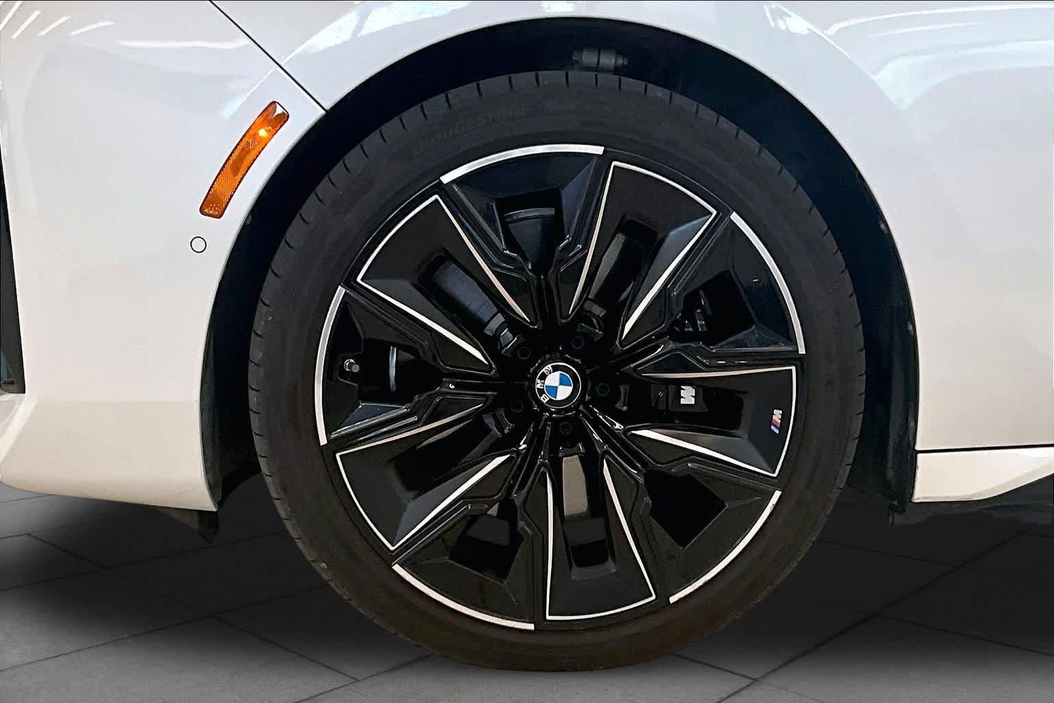 Used 2025 BMW i7 xDrive60 AWD/4WD image 10