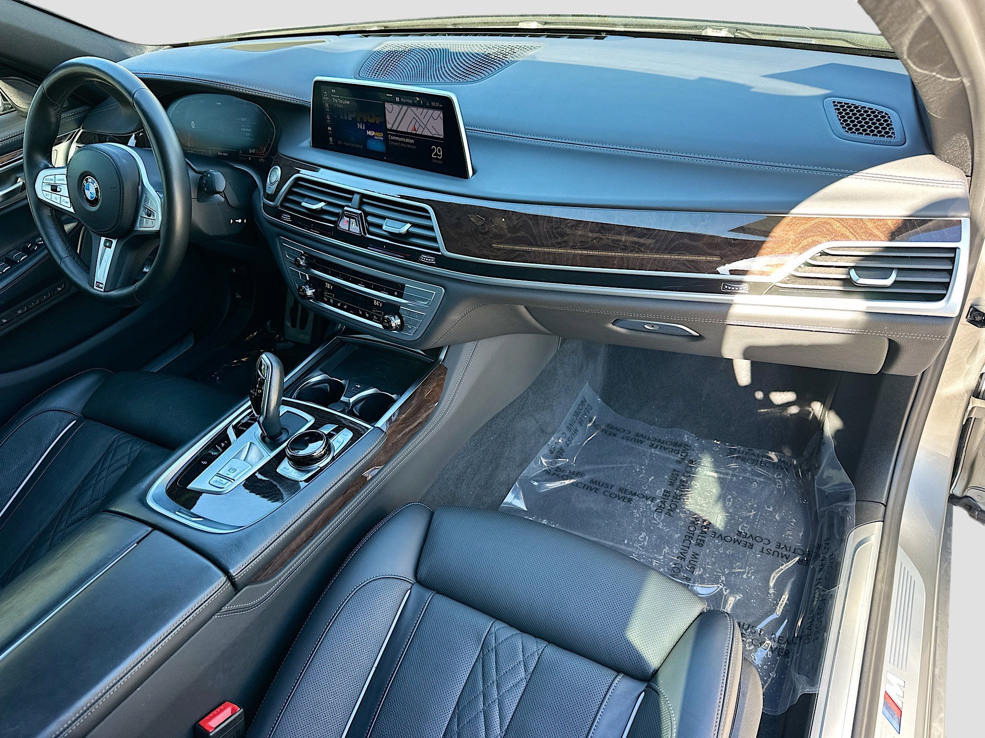 Used 2022 BMW 750i xDrive w/ Executive Package image 34