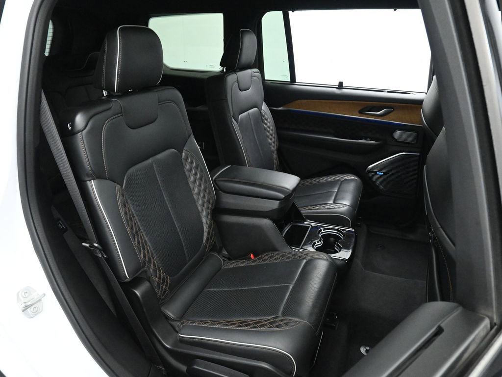 Used 2022 Jeep Grand Cherokee L Summit AWD/4WD image 21