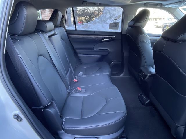 Used 2023 Toyota Highlander Limited AWD/4WD image 21