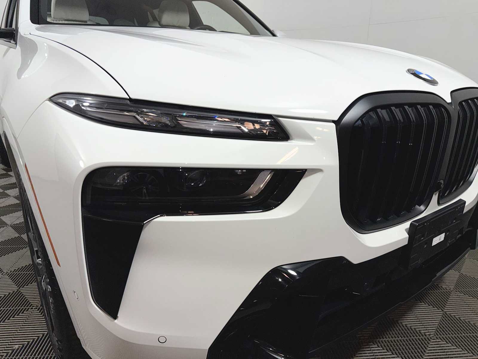 Used 2026 BMW X7 xDrive40i w/ M Sport Package AWD/4WD image 26