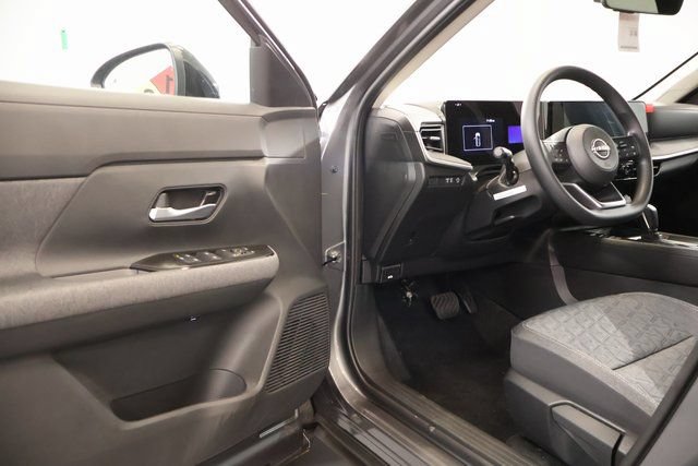 New 2026 Nissan Kicks SV w/ SV Premium Package FWD image 15