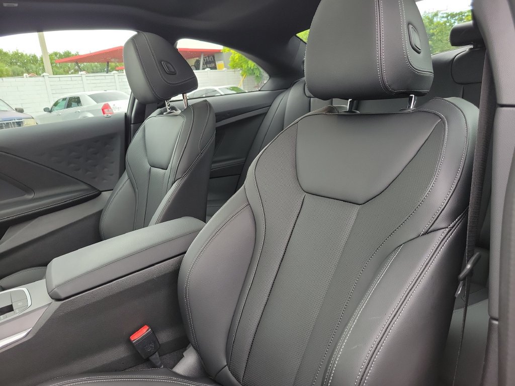 Used 2025 BMW 230i Coupe w/ Premium Package RWD image 17