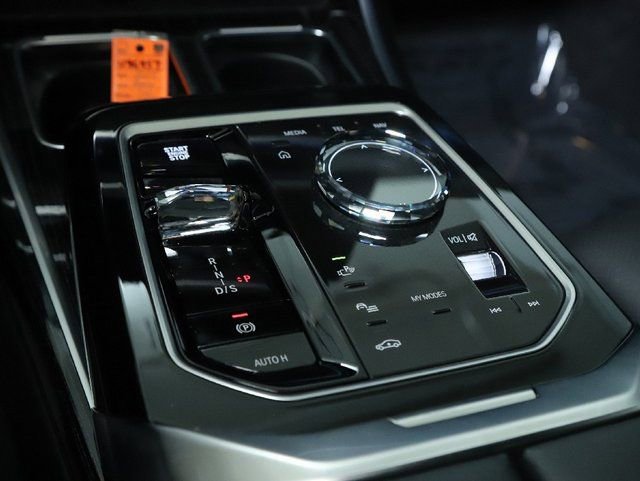 Used 2025 BMW 740i xDrive image 24