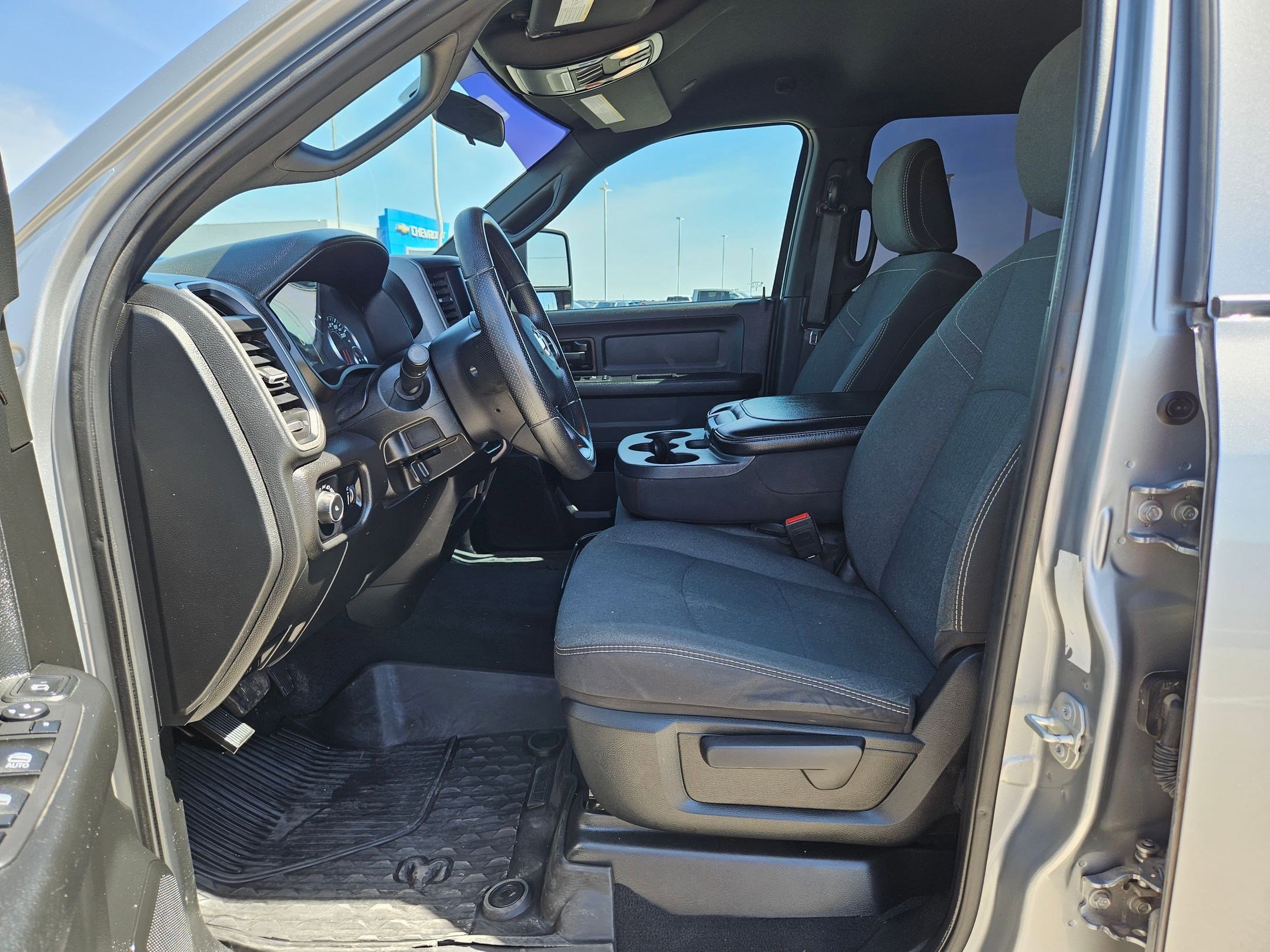 Used 2024 RAM 2500 Tradesman w/ Chrome Appearance Group image 9