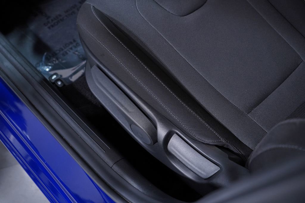 Used 2023 Hyundai Elantra SE w/ Cargo Package image 17