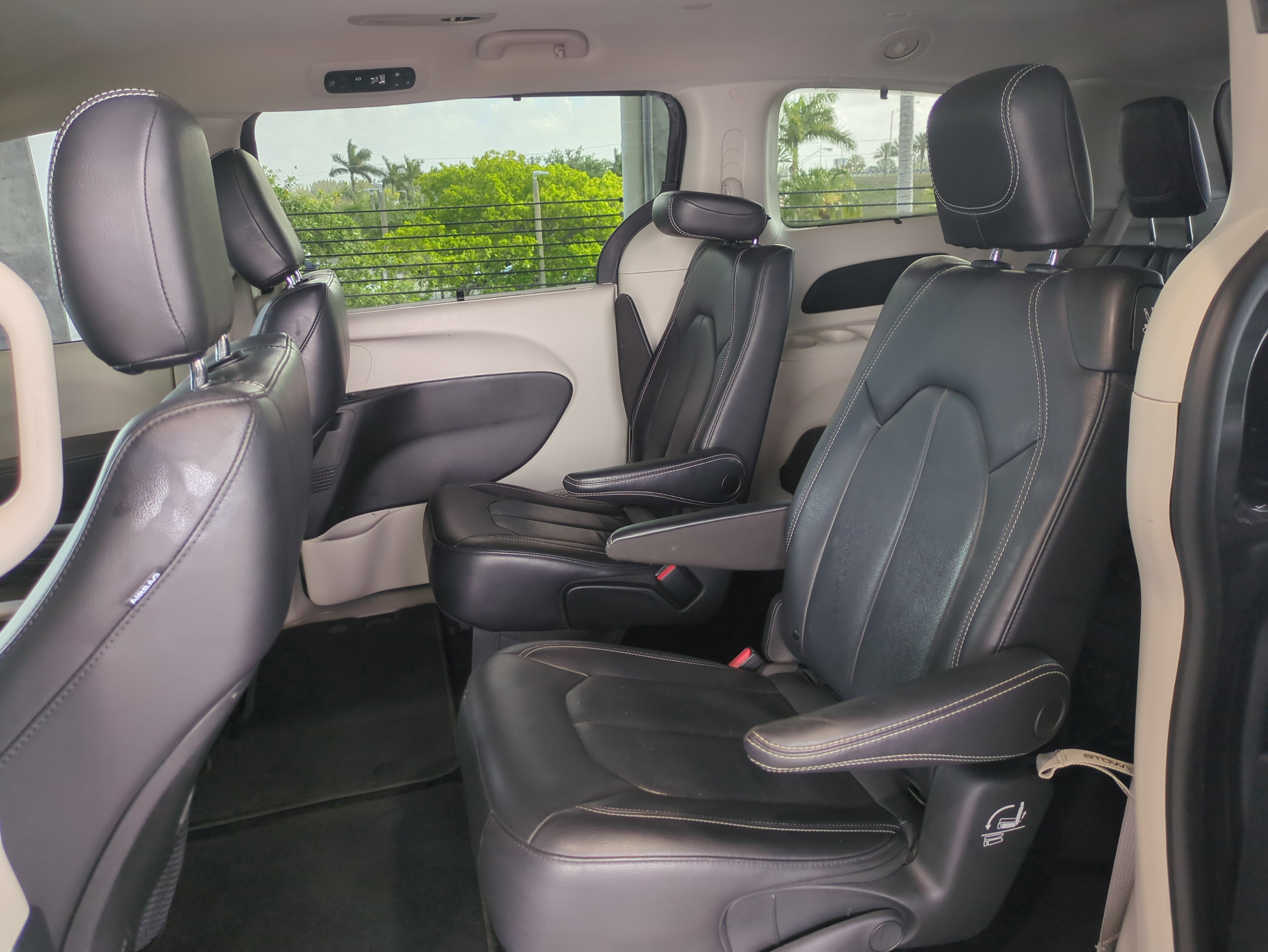 Certified 2022 Chrysler Pacifica Touring-L image 15
