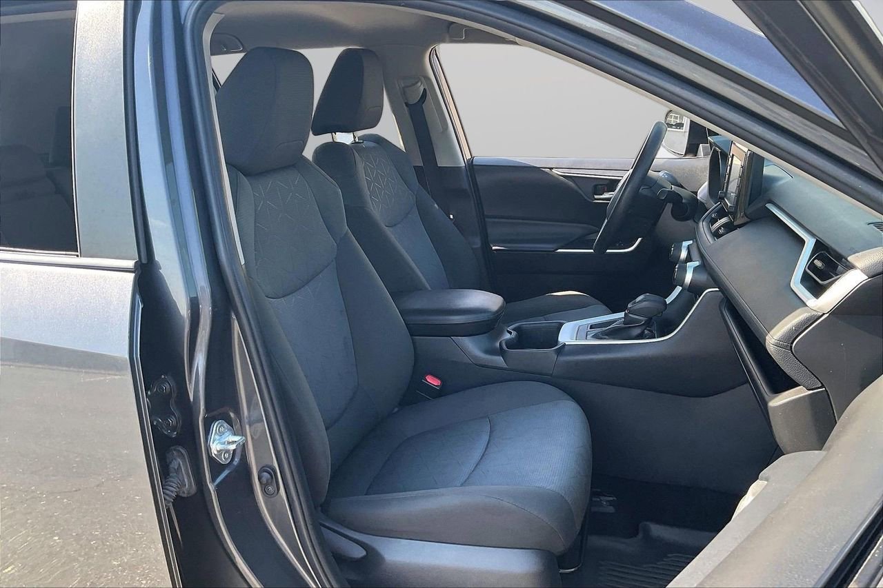 Used 2022 Toyota RAV4 XLE image 23