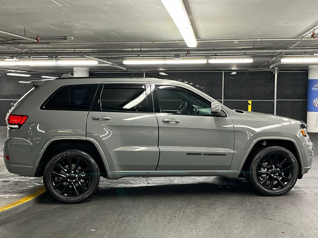 Used 2020 Jeep Grand Cherokee Altitude image 36