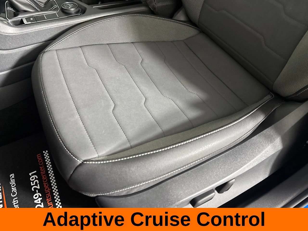 Used 2025 Volkswagen Taos SE AWD/4WD image 14