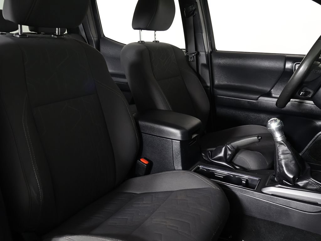 Used 2018 Toyota Tacoma TRD Sport AWD/4WD image 25