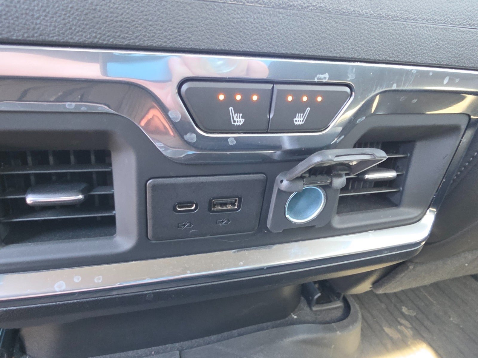 Used 2021 Chevrolet Silverado 1500 LTZ AWD/4WD image 27