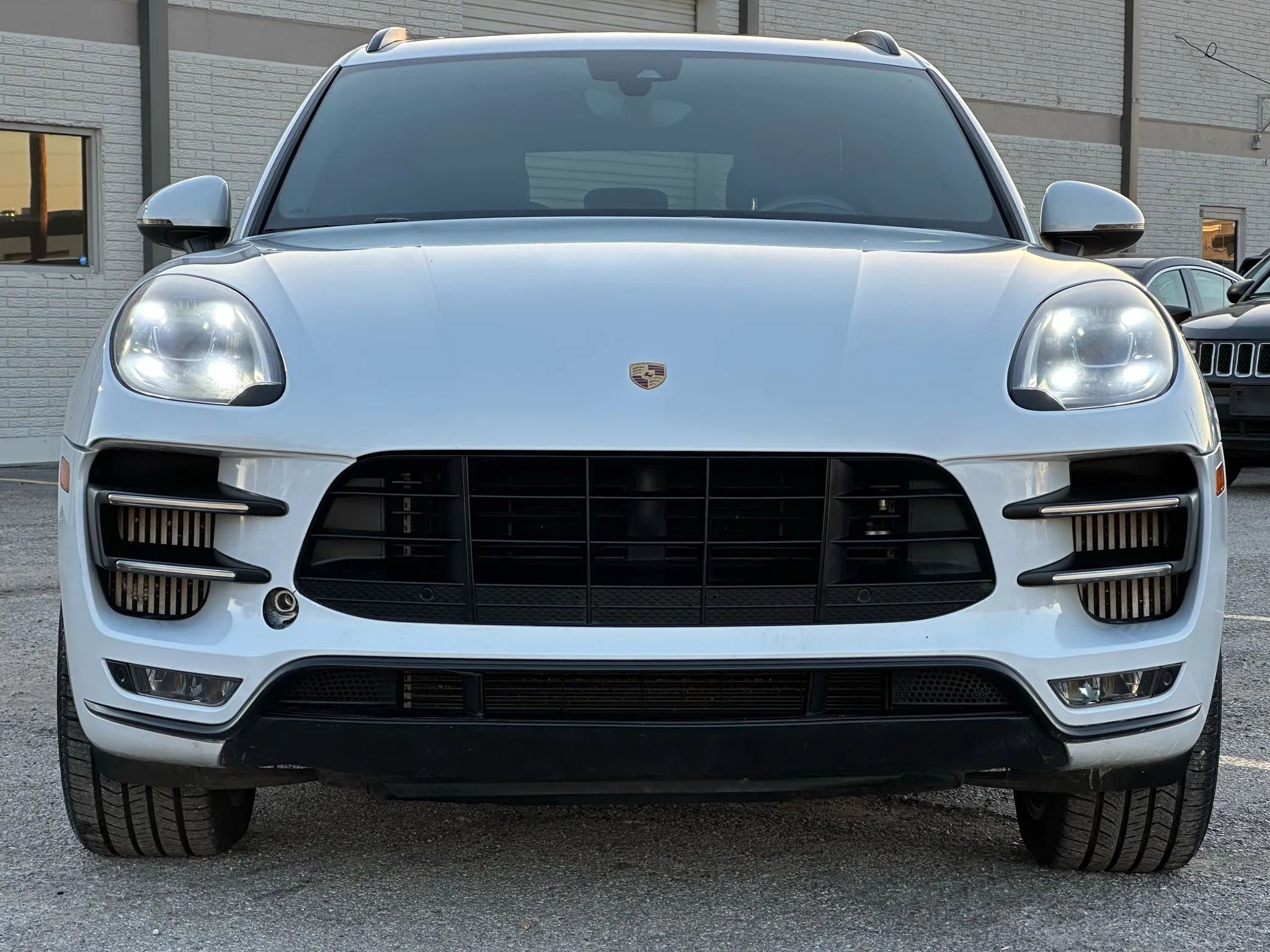 Used 2017 Porsche Macan Turbo image 11
