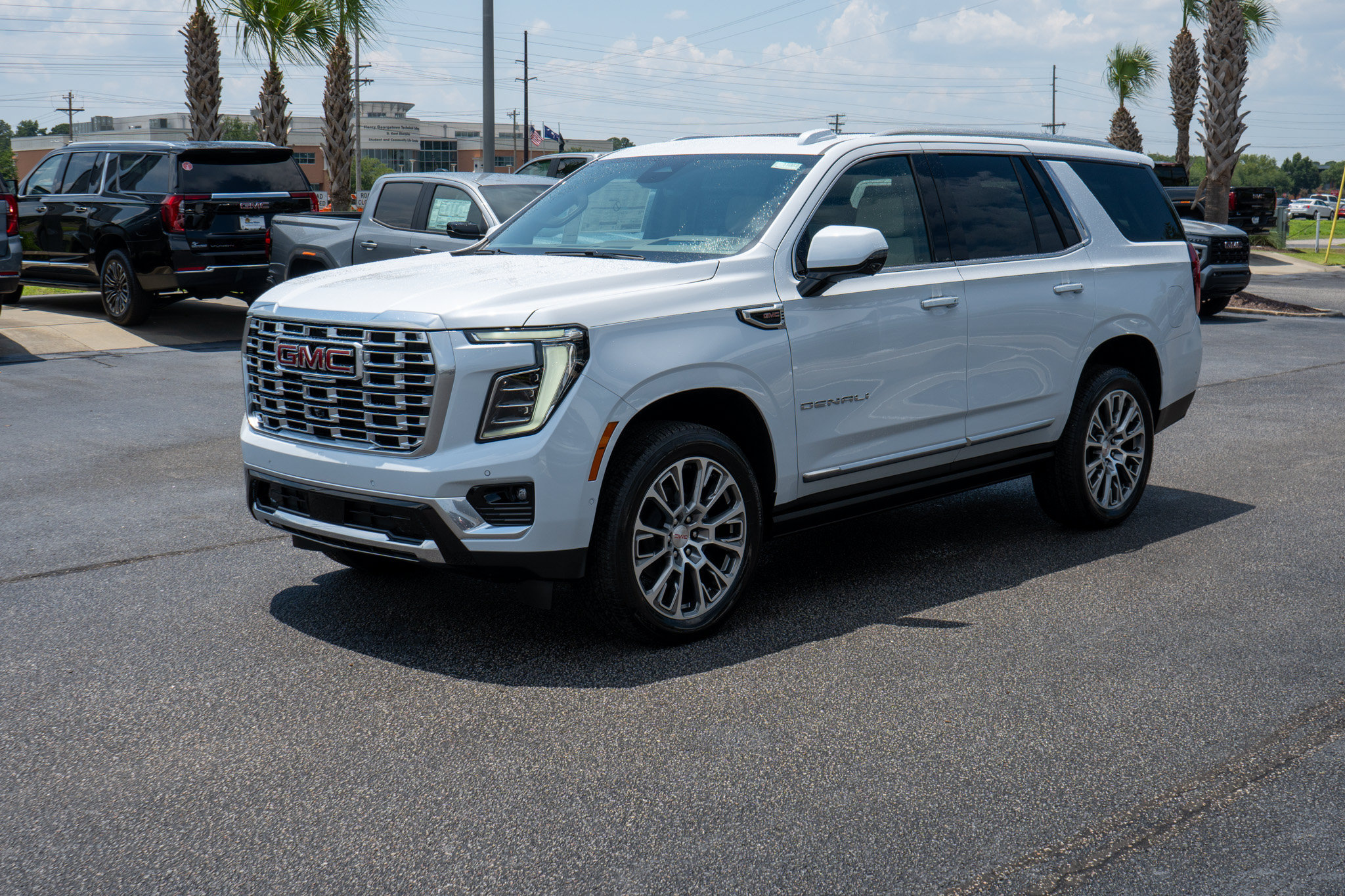 New 2026 GMC Yukon Denali w/ Denali Reserve Package AWD/4WD image 7