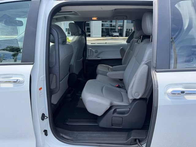 Certified 2026 Toyota Sienna XLE FWD image 13