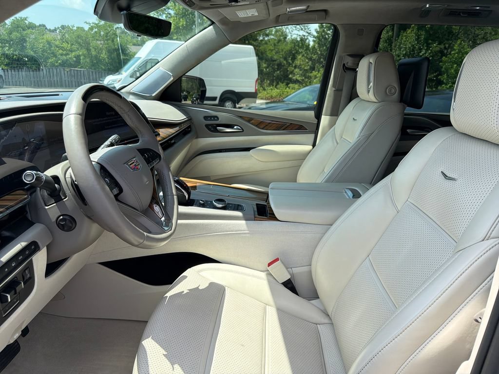 Certified 2023 Cadillac Escalade ESV Sport Platinum w/ LPO, ONYX Package AWD/4WD image 3