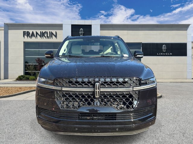 New 2026 Lincoln Navigator L Reserve w/ Jet Appearance Package AWD/4WD image 2