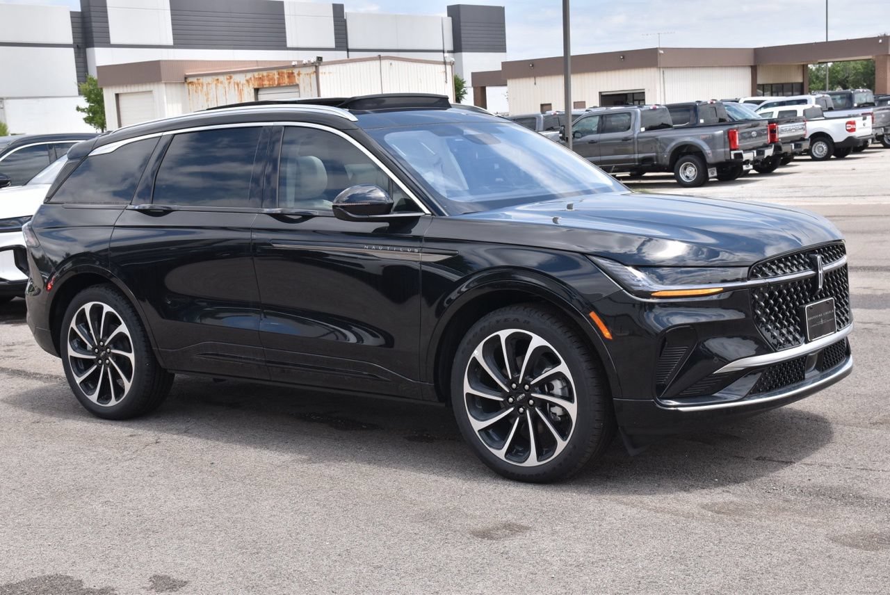 New 2026 Lincoln Nautilus Black Label AWD/4WD image 11