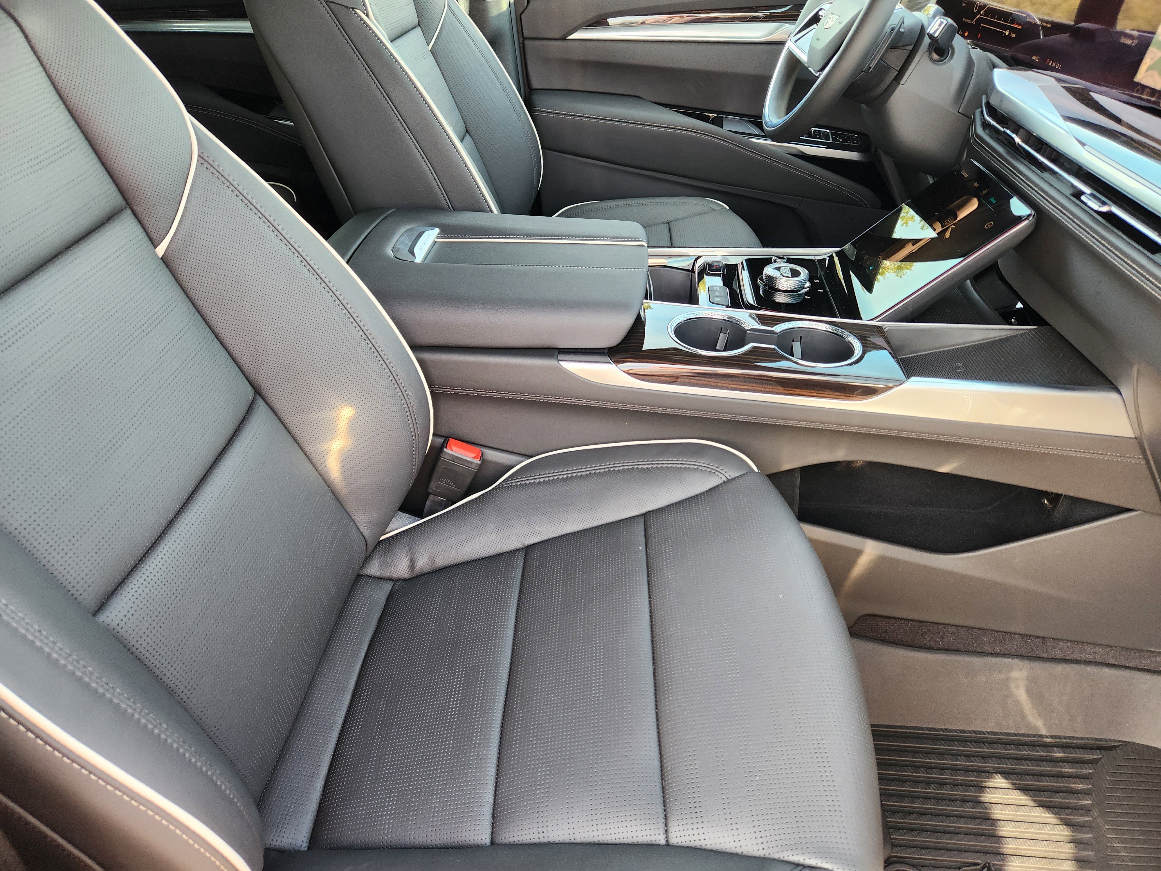 New 2026 Cadillac Escalade ESV Luxury w/ Touring Package image 10